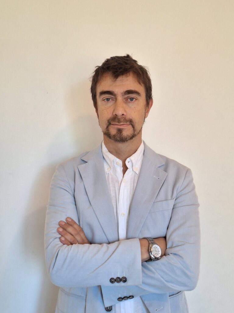 Prof. Christian Pasqualini, Professore di Matematica e Fisica. Specialista in formazione e inclusione per disabilità visiva. Consulente Helea.